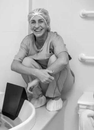 Dra. Amira Hazime em ambiente hospitalar